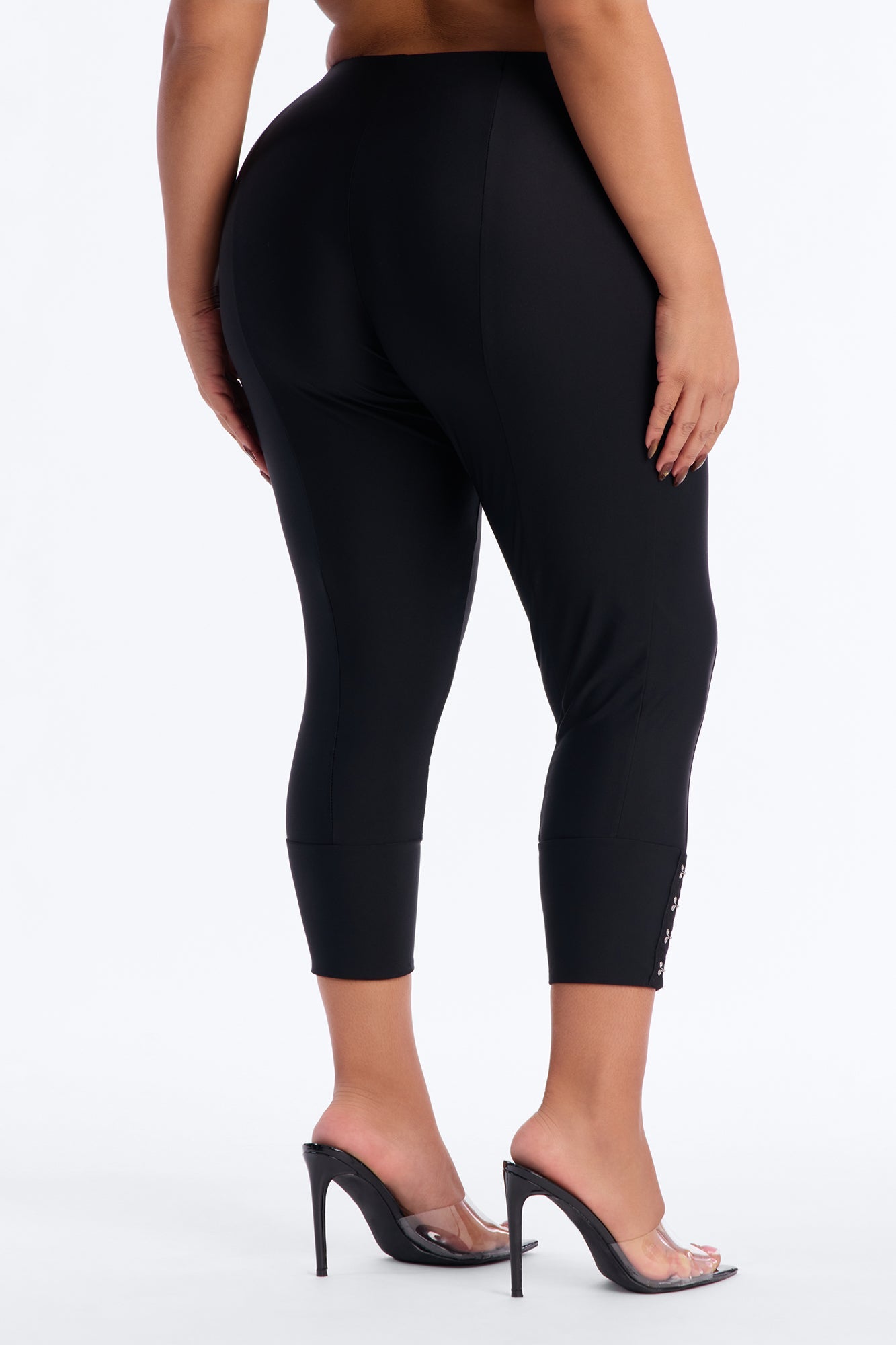 Maeve Low Rise Hook And Eye Capri Legging 23″ - Black