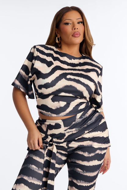 Mariah Bold Shoulder Capri Set - Black/combo