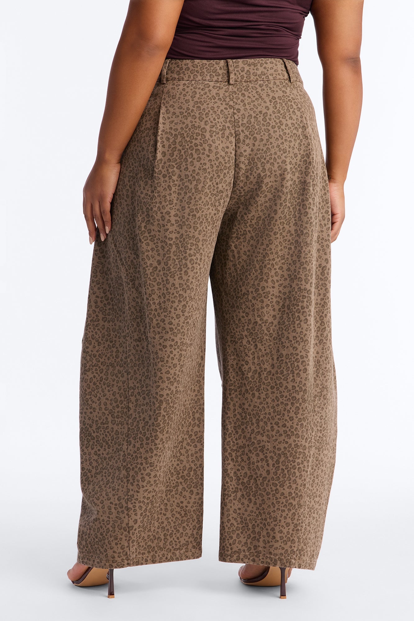 Zoey Low Rise Barrel Leg Leopard Pant - Leopard
