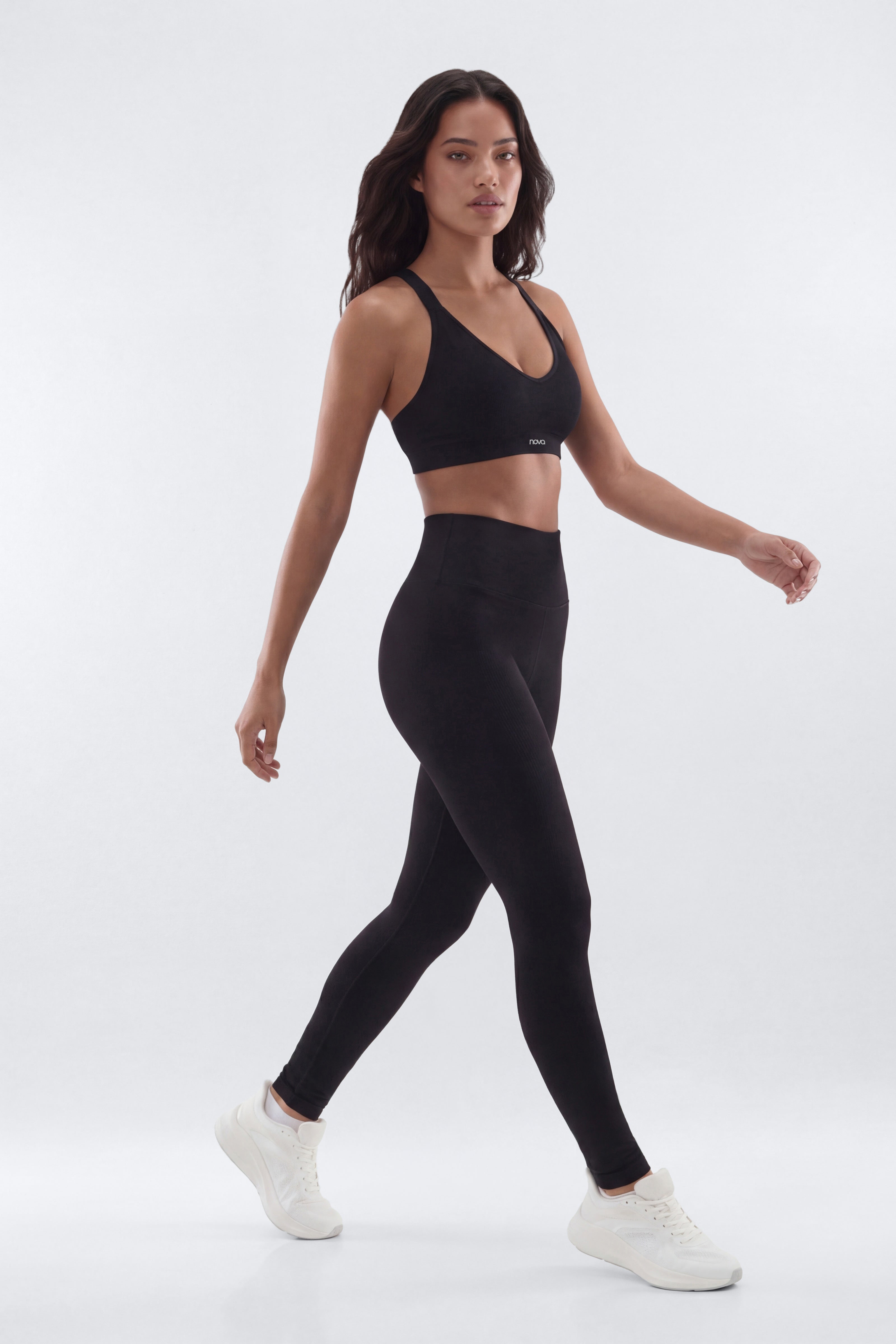 SeamlessLift™ V Neck Sports Bra - Black