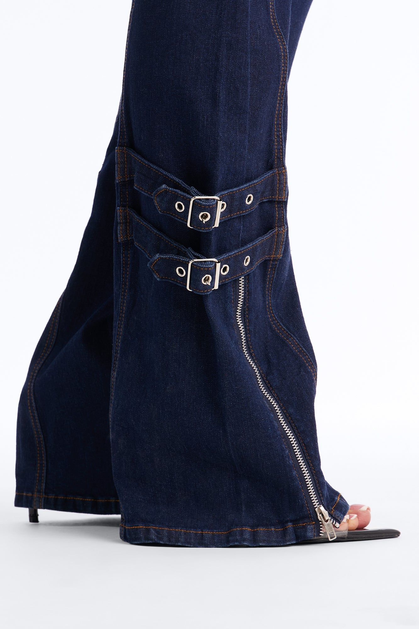 Leading Lady Stretch Straight Leg Jeans - Rinse Blue Wash