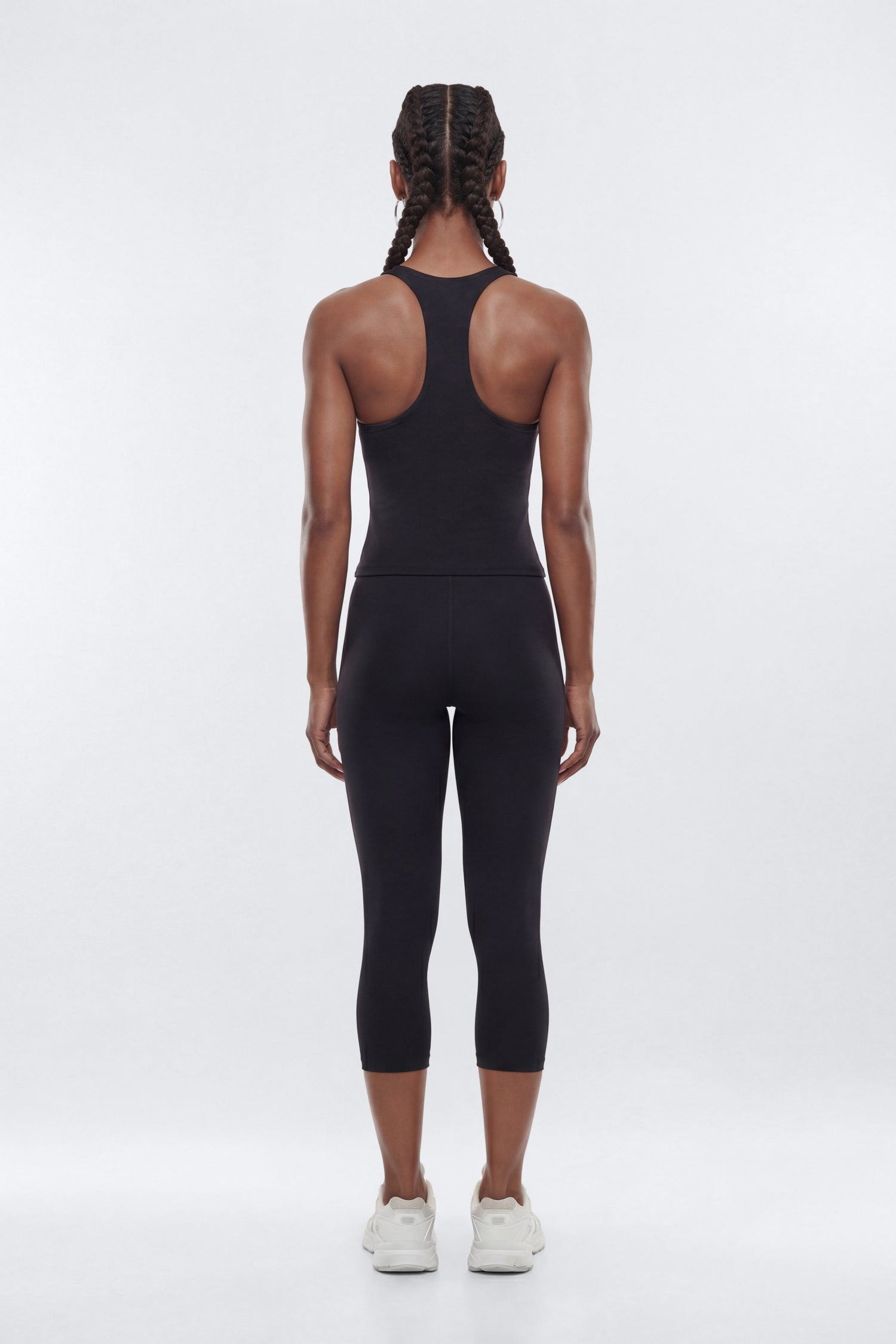 CloudForm™ 18″ Midrise Capri Legging - Black
