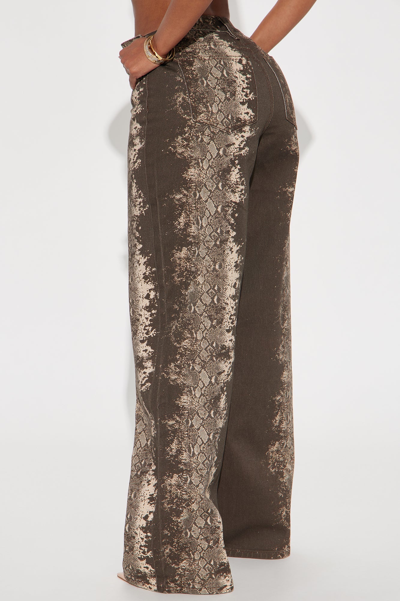 Trust No Snakes Printed Baggy Jeans - Brown