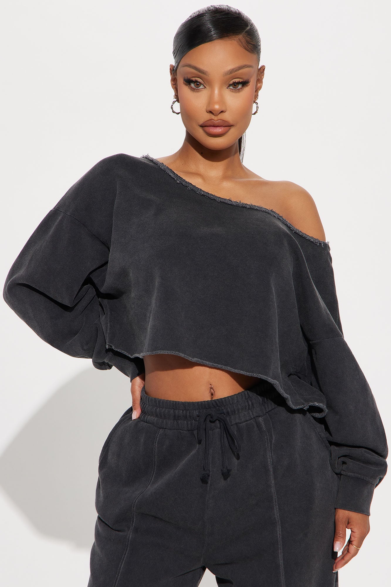 The Washed Off Shoulder Sweatshirt - Black