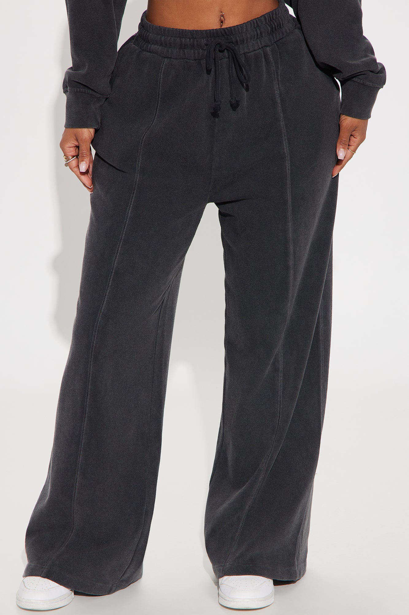 The Washed Wide Leg Sweatpant - Black