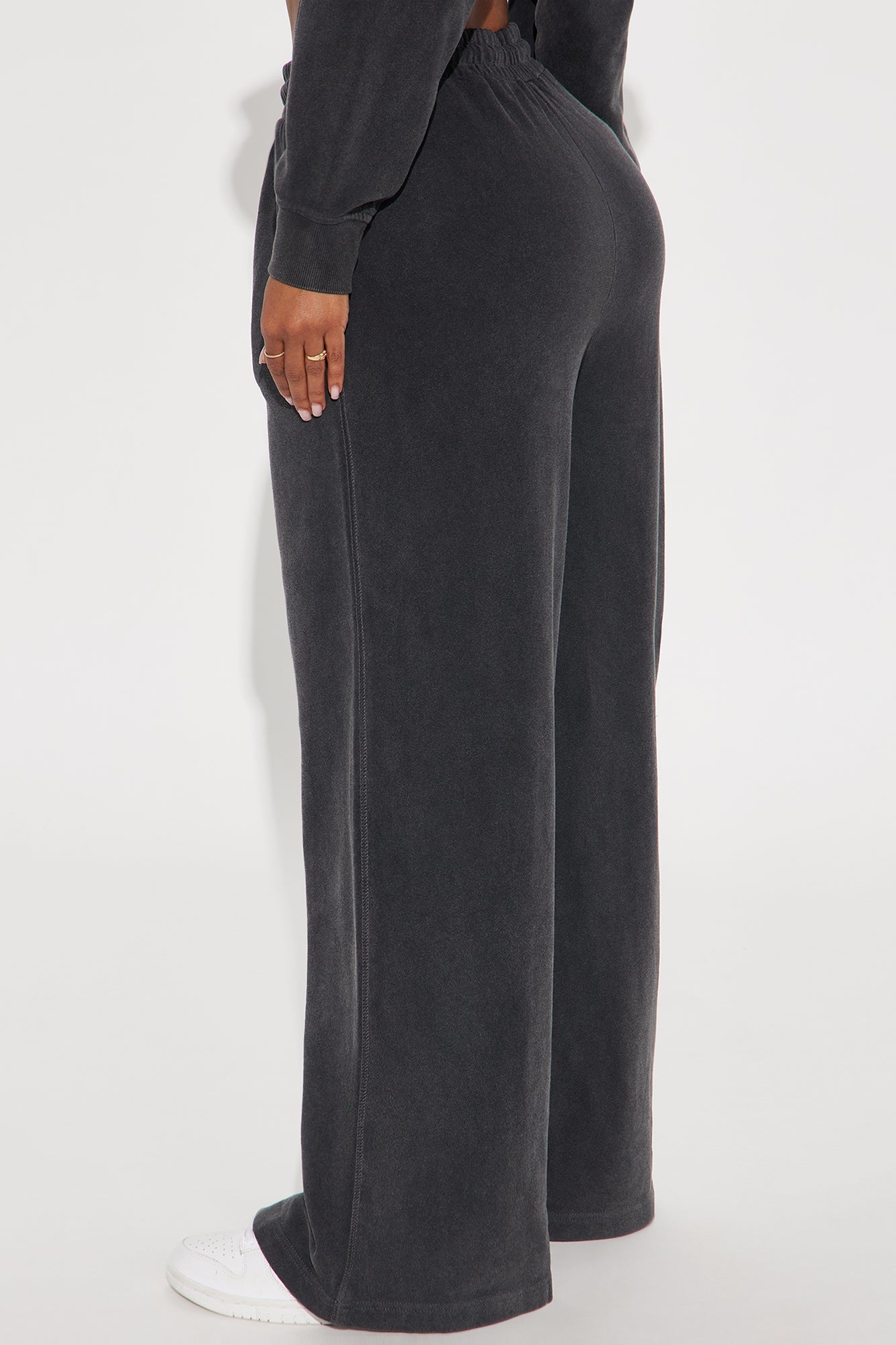 The Washed Wide Leg Sweatpant - Black