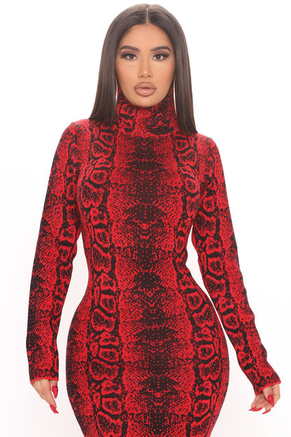Saucy Snake Sweater Midi Dress - Red/Black