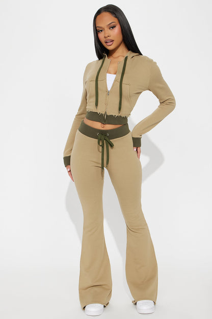 Keeping Up With Me Pant Set - Olive