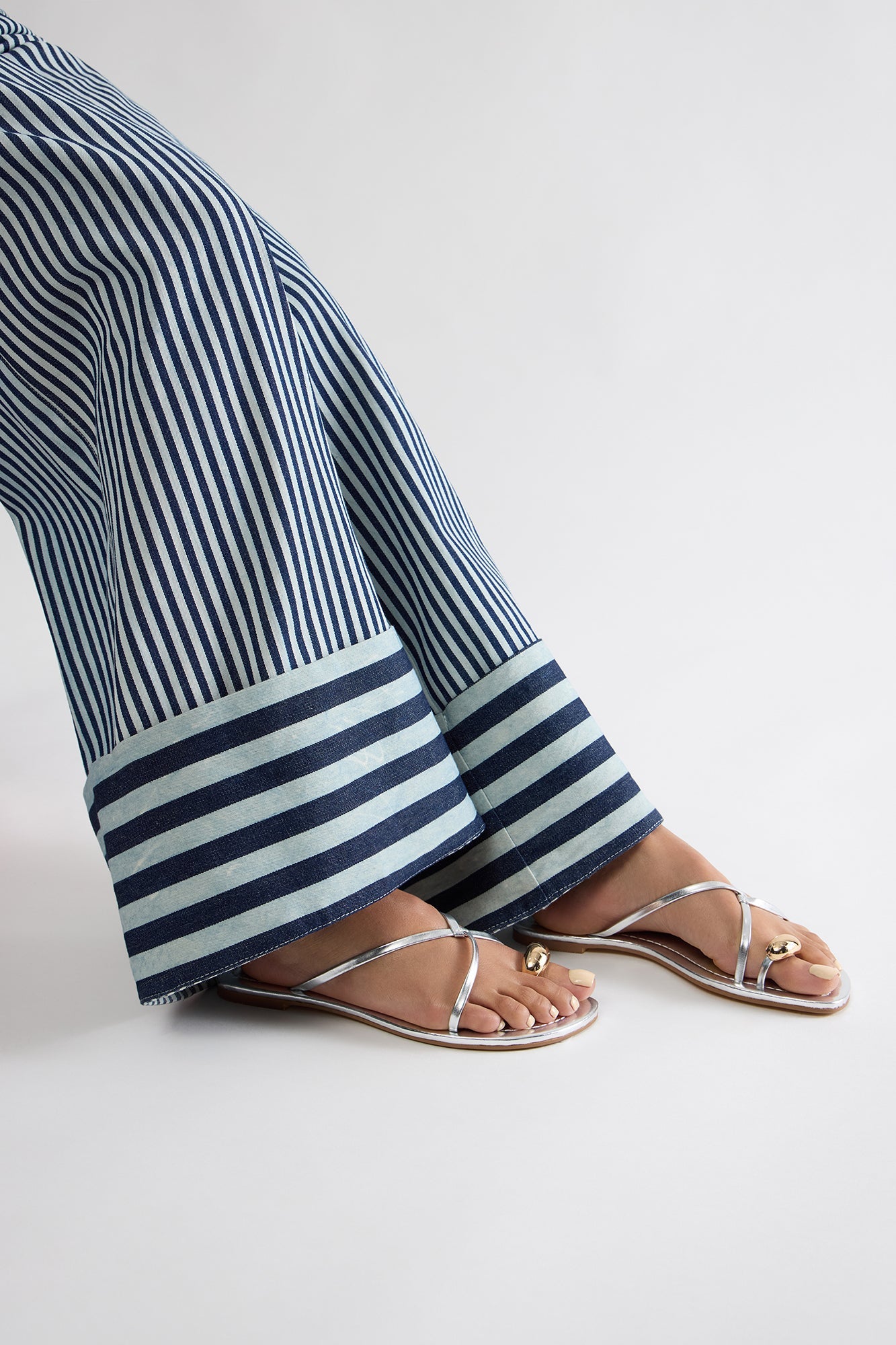 Coastal Toe Ring Sandals - Silver