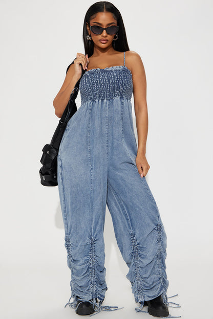 Vera Chambray Jumpsuit - Medium Wash