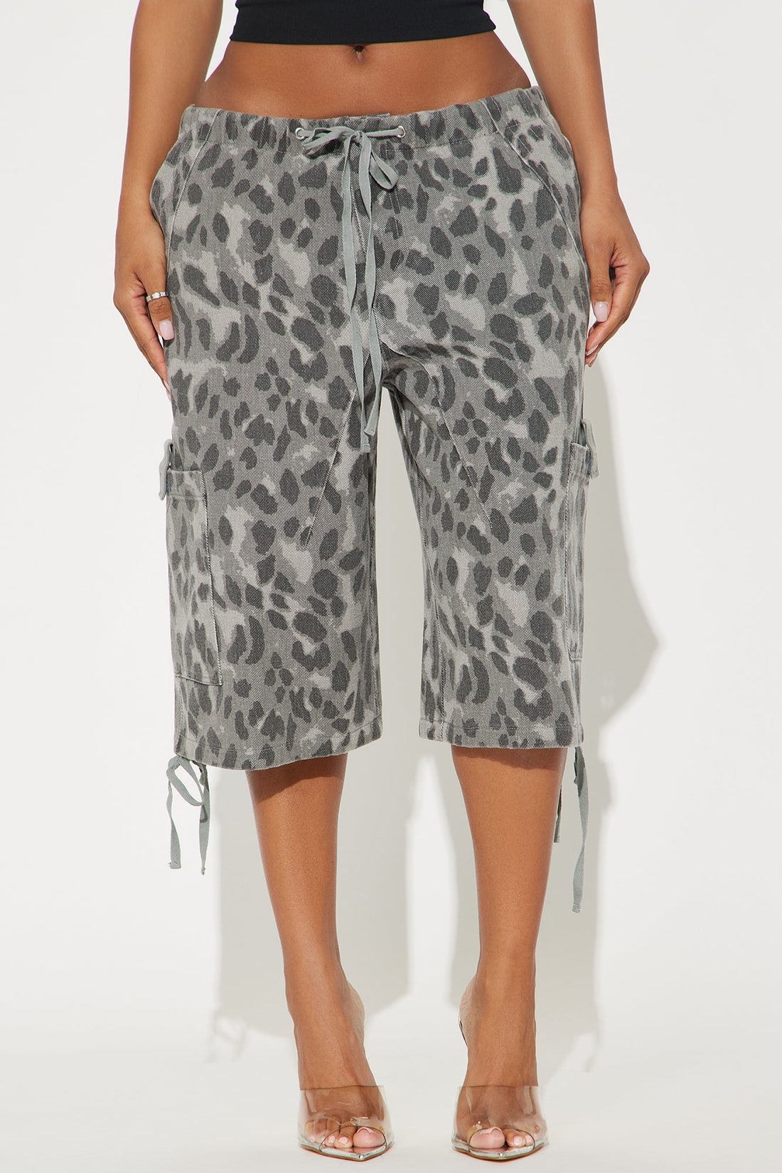 Move In Packs Leopard Bermuda Short - Grey