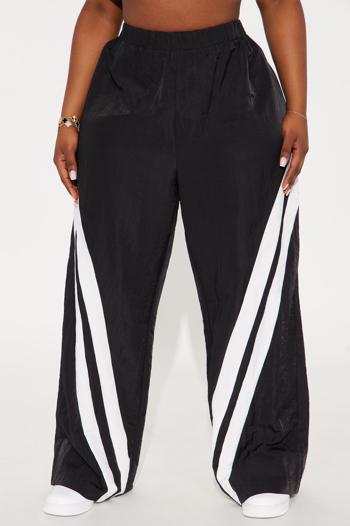 Follow The Curve Windbreaker Track Pant - Black