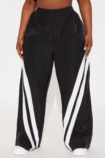 Follow The Curve Windbreaker Track Pant - Black