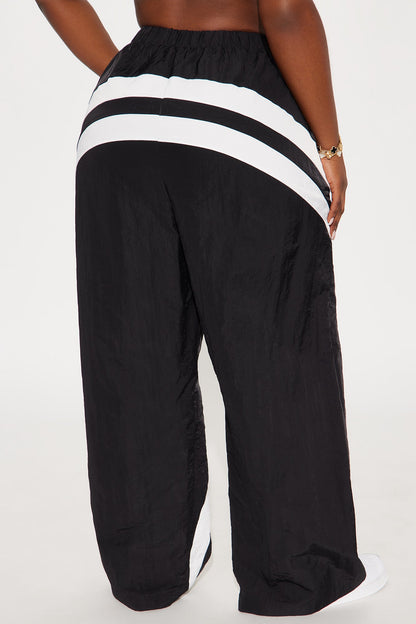 Follow The Curve Windbreaker Track Pant - Black