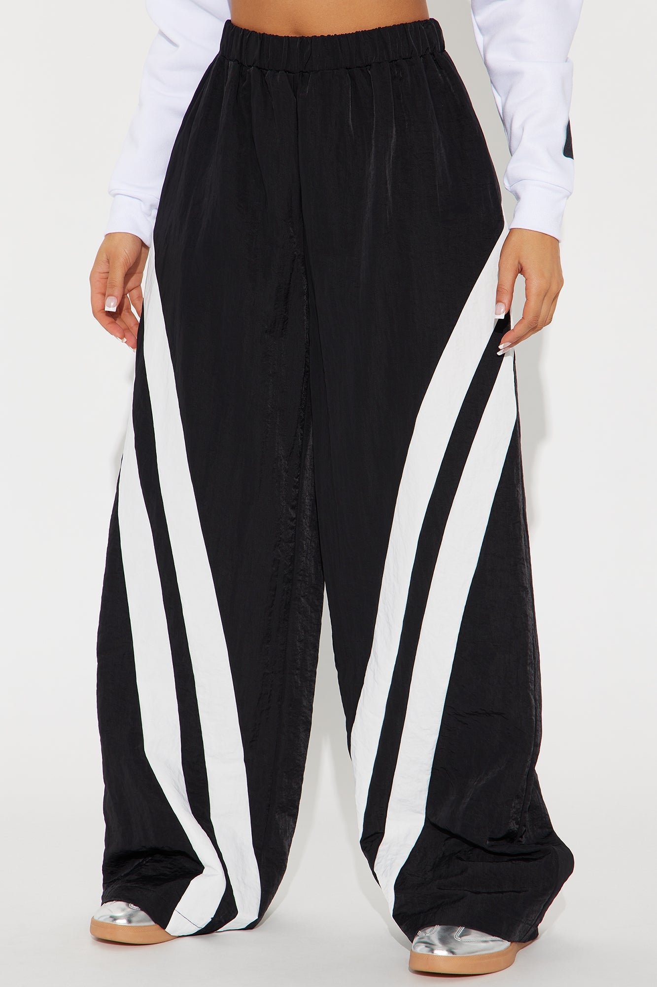 Follow The Curve Windbreaker Track Pant - Black