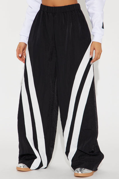 Follow The Curve Windbreaker Track Pant - Black