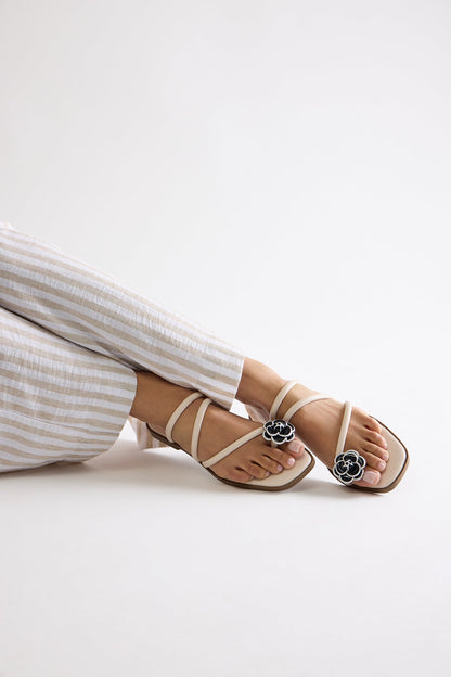 Camilo Flower Sandals - Ivory