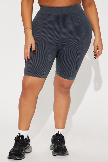 Mia Ribbed Seamless Biker Short - Black