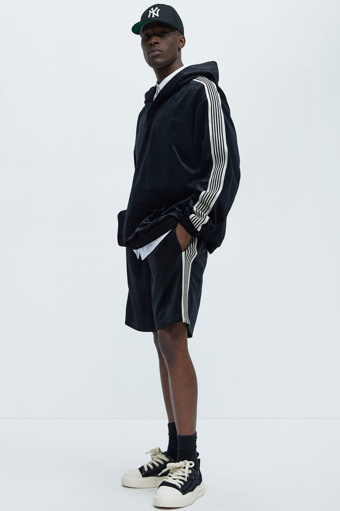 Like You Do Velour Relaxed Shorts - Black
