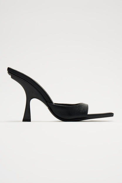 Strut This Heels - Black