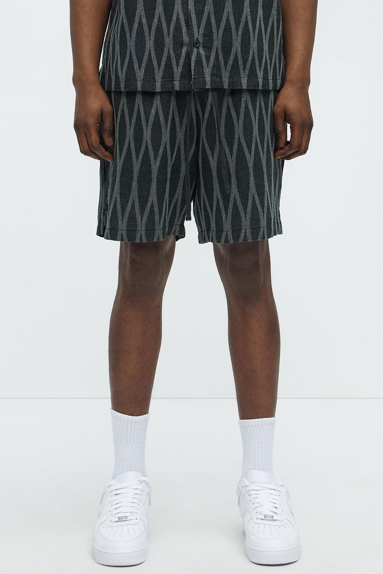 Waved Lines Shorts - Black/combo