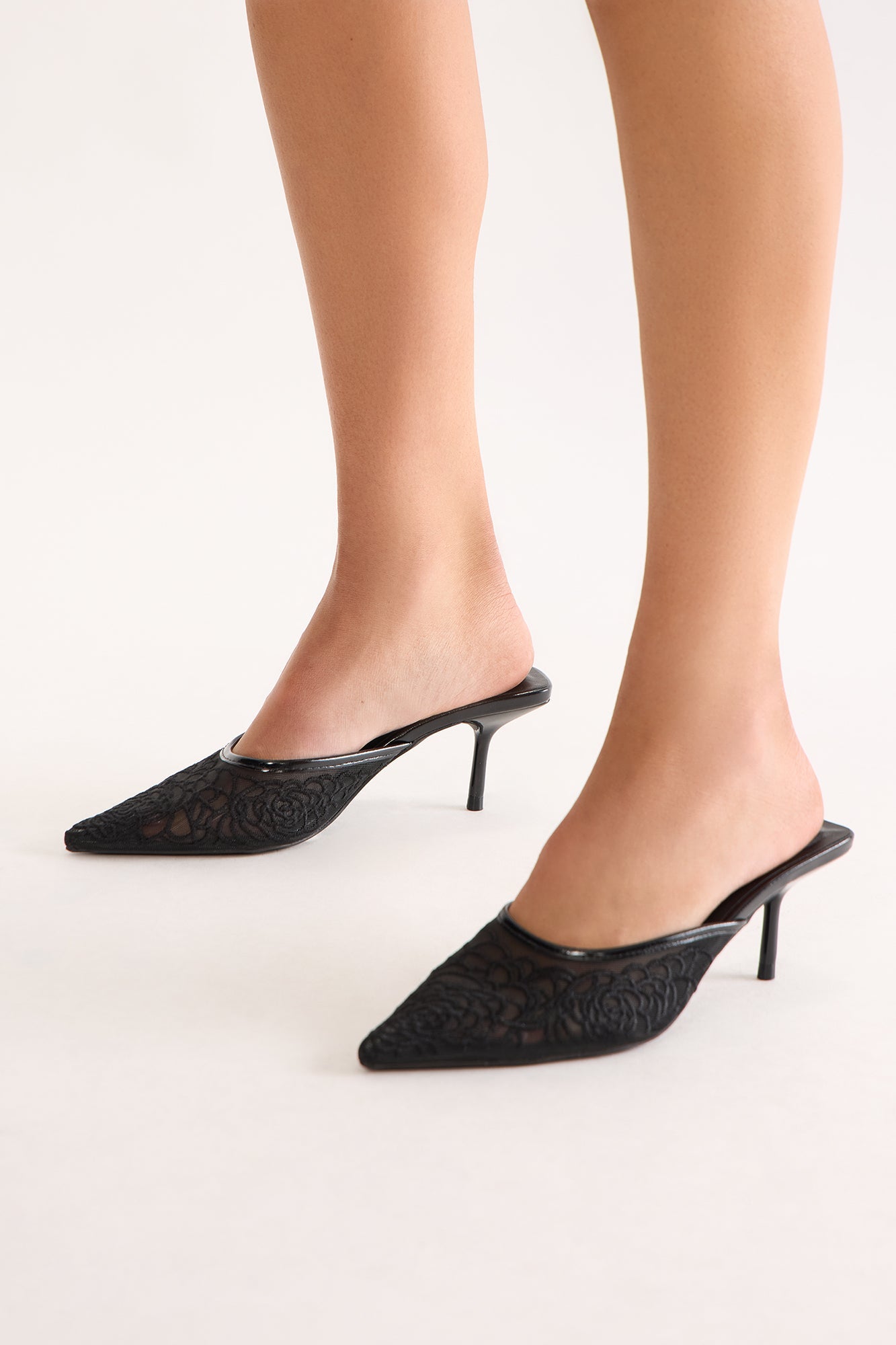 Syrio Floral Lace Pumps - Black