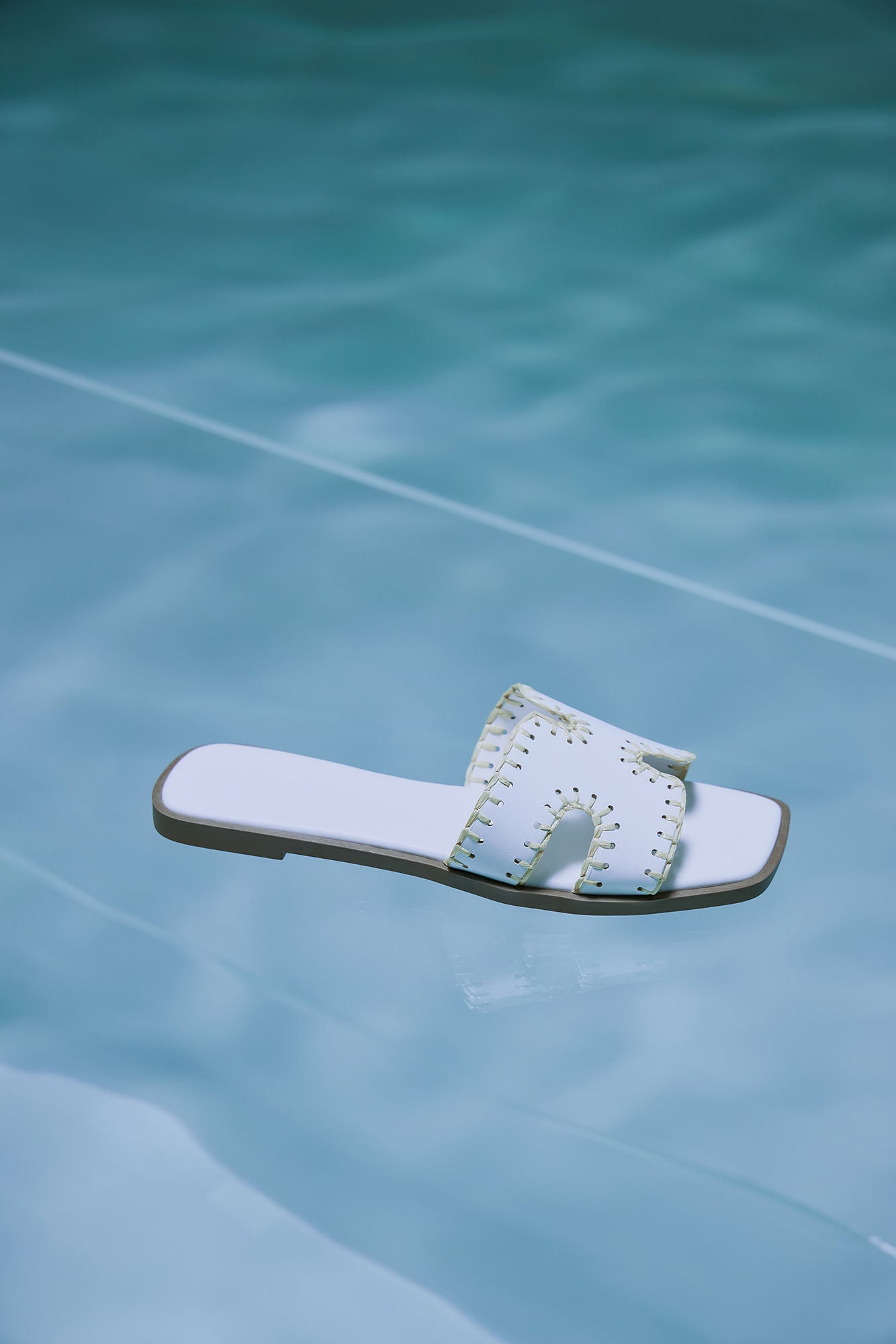 Joele Flat Sandals - White