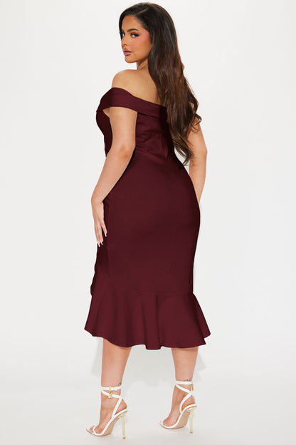 Eloise Off Shoulder Body Sculpting Midi Dress - Wine