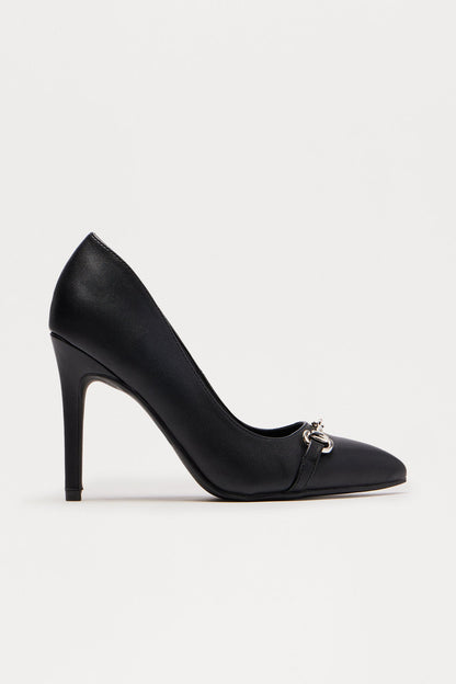 Akira Hardware Pumps - Black