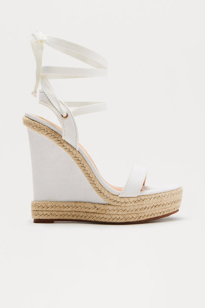 Get On My Level Wedges - White