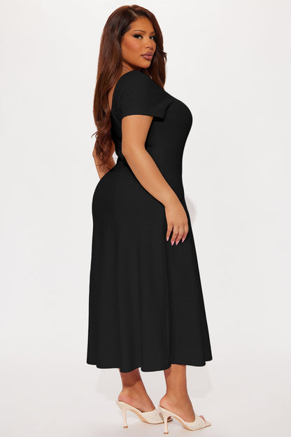 Just A Moment Scoop Neck Midi Dress - Black
