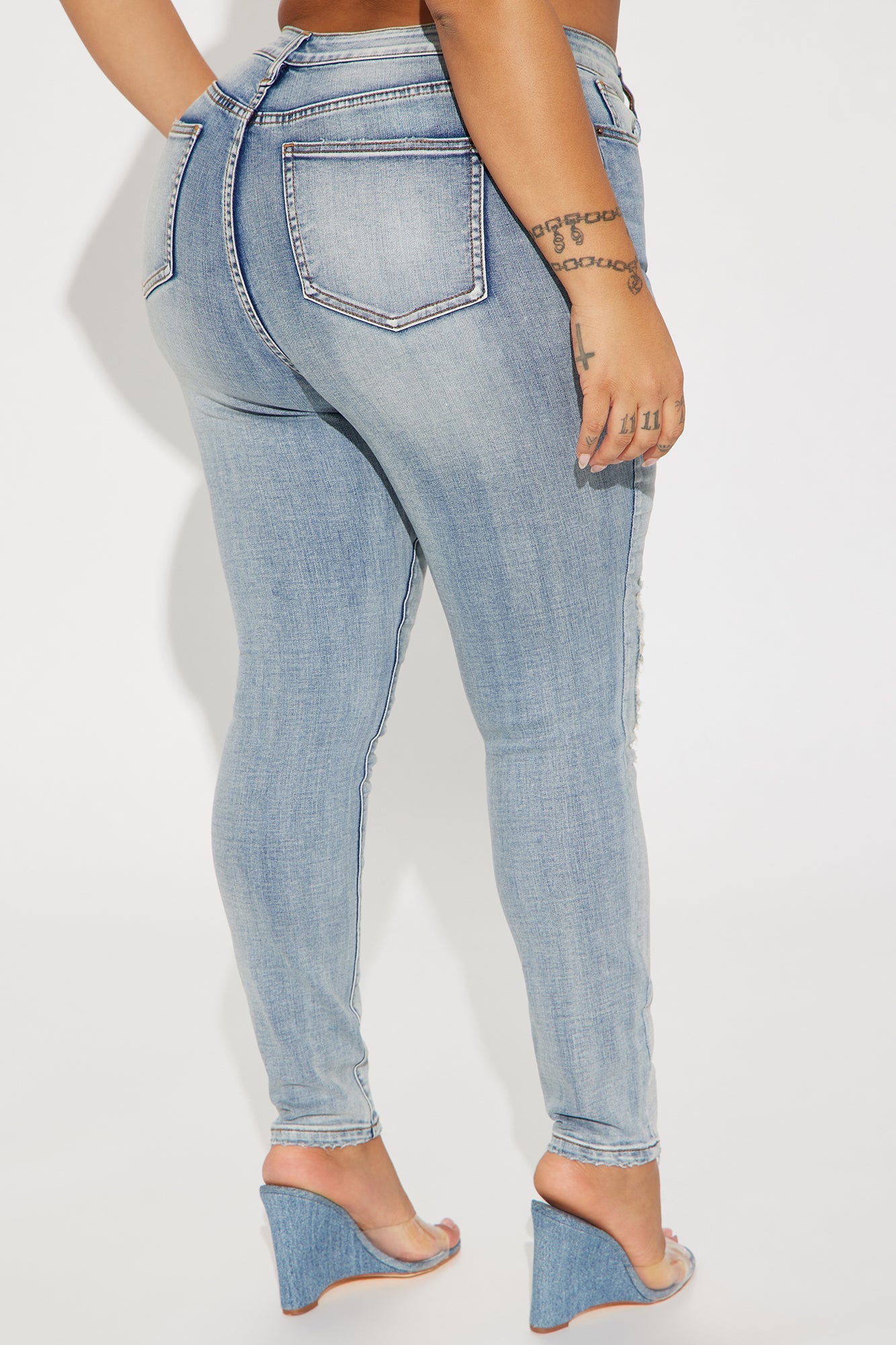 Kelly Ripped Tinted Stretch Skinny Jeans - Light Wash
