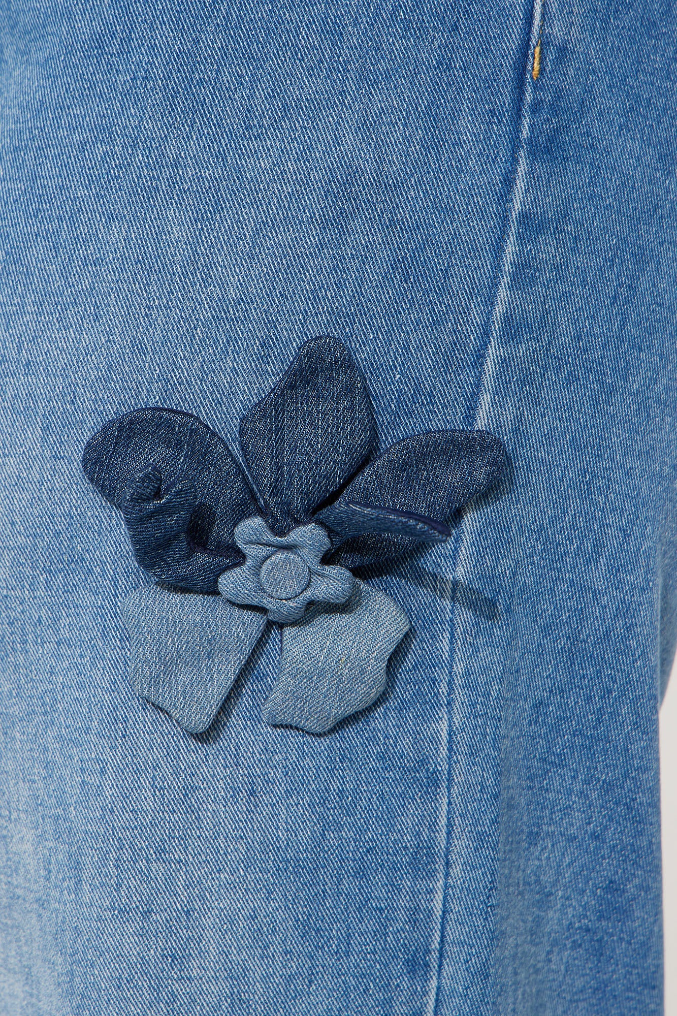 Floria Baggy Flower Applique Jeans - Medium Wash