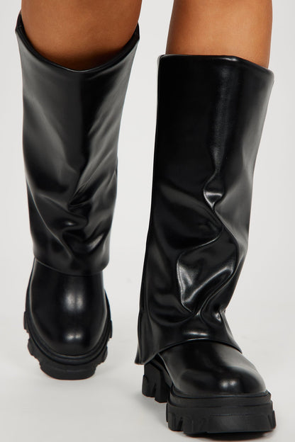 Showing Up Overlay Boots - Black