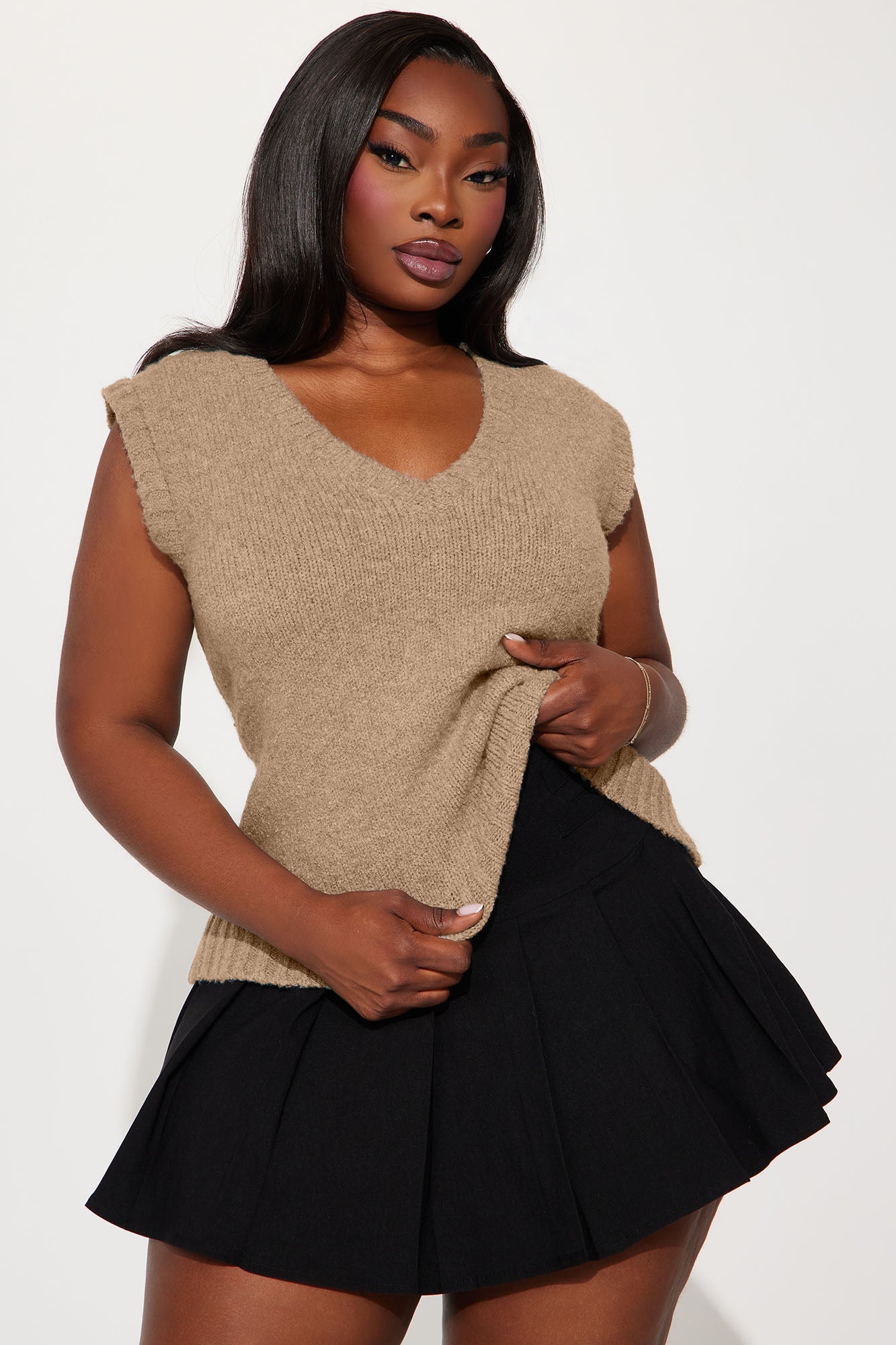 Top Scholar Sweater Vest - Beige