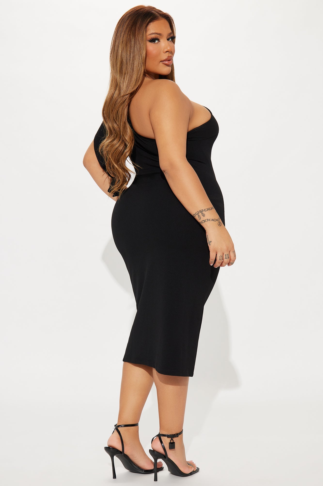 See You At The Yacht Club Body Sculpting Midi Dress - Black