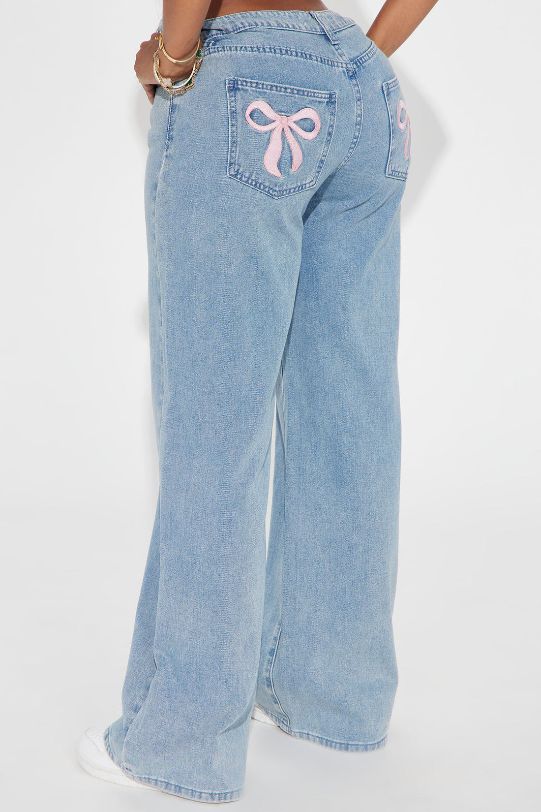 Taking A Bow Embroidered Baggy Jeans - Light Wash