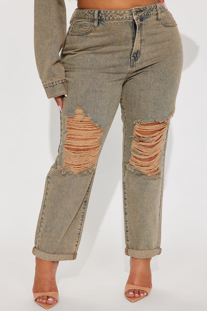 Sahara Tinted Ripped Mom Jean - Medium Wash