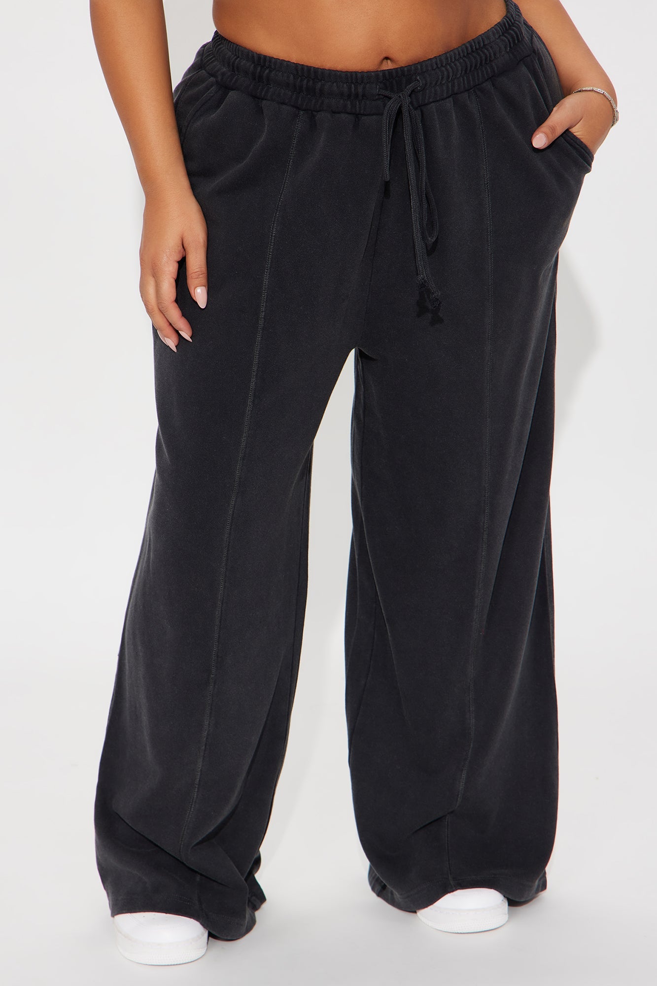 The Washed Wide Leg Sweatpant - Black