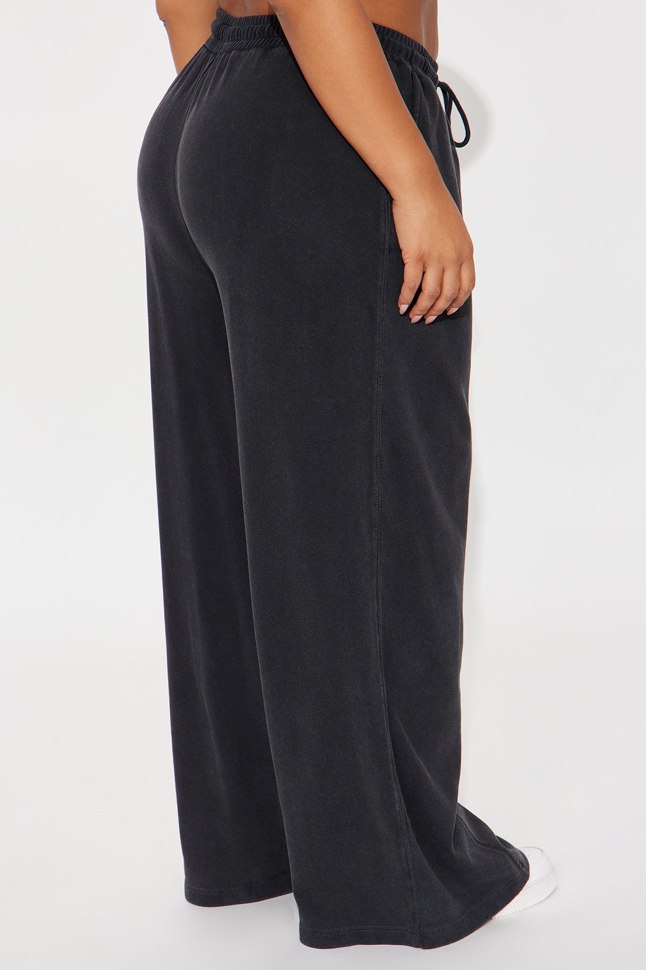 The Washed Wide Leg Sweatpant - Black