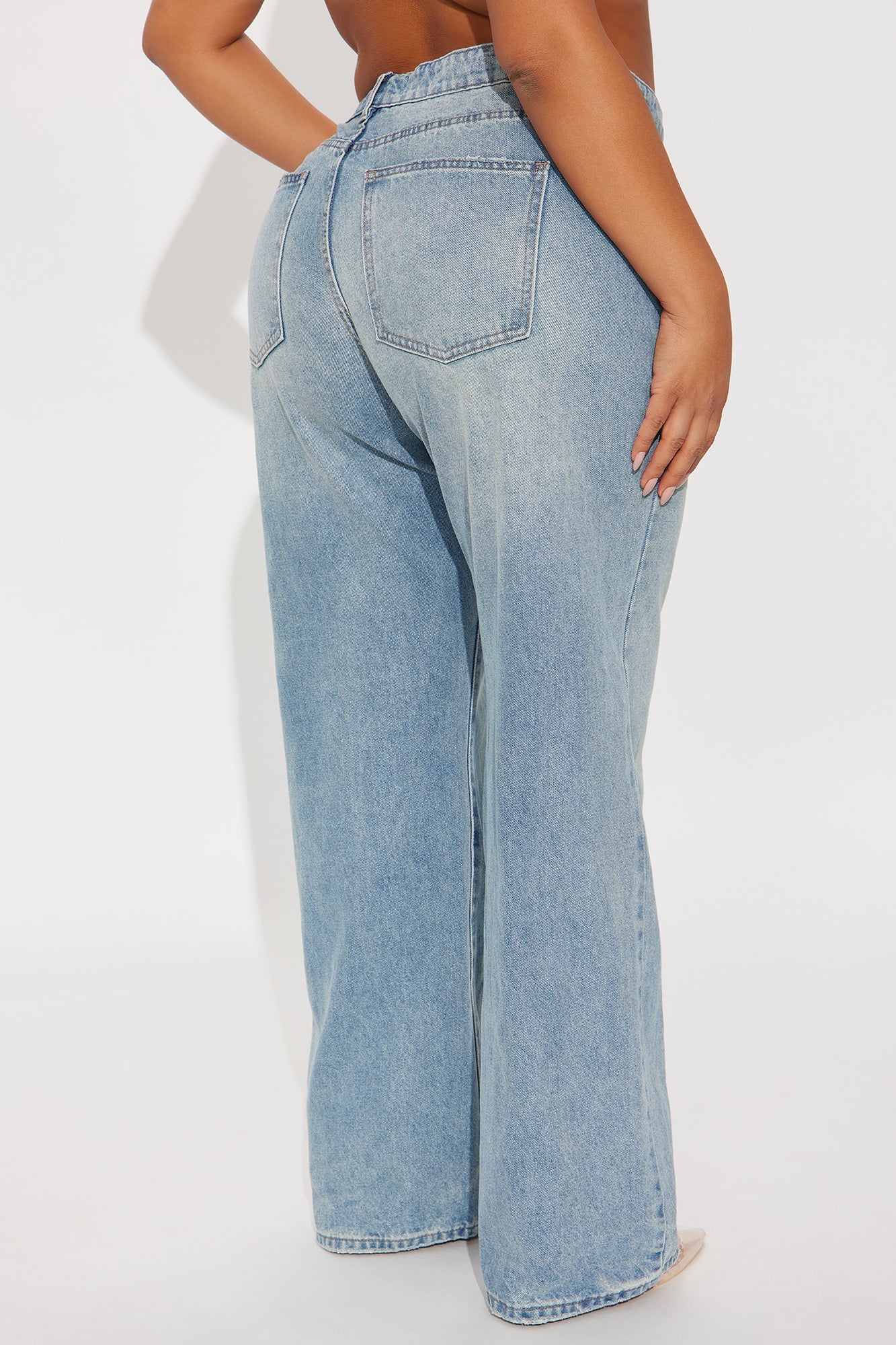 Minimal Muse Straight Leg Jeans - Light Wash