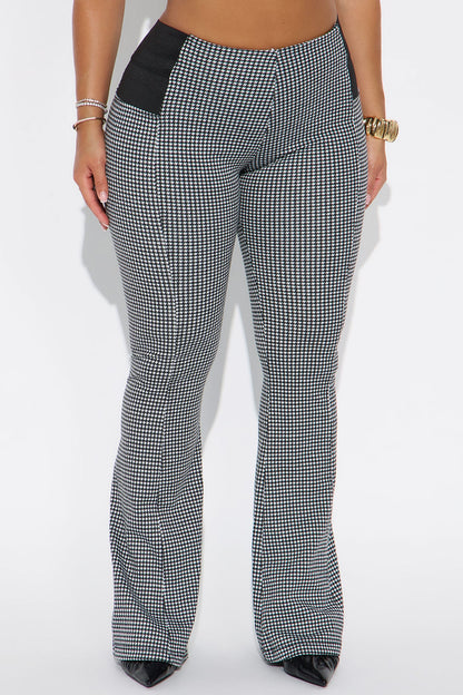 Kendall Houndstooth Flare Pant 33″ - Black/White