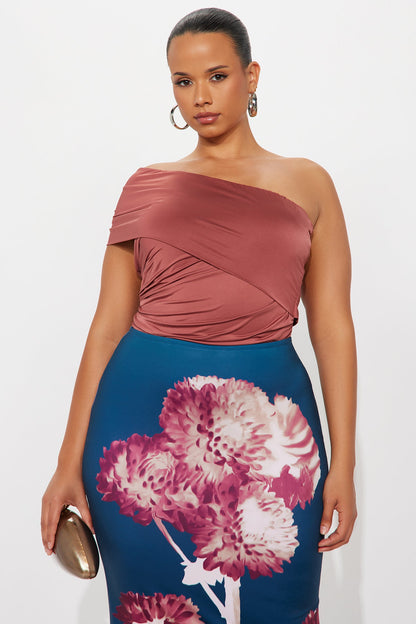 Reese Off Shoulder Ruched Bodysuit - Marsala