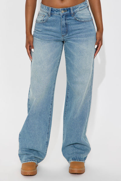 Minimal Muse Straight Leg Jeans - Light Wash