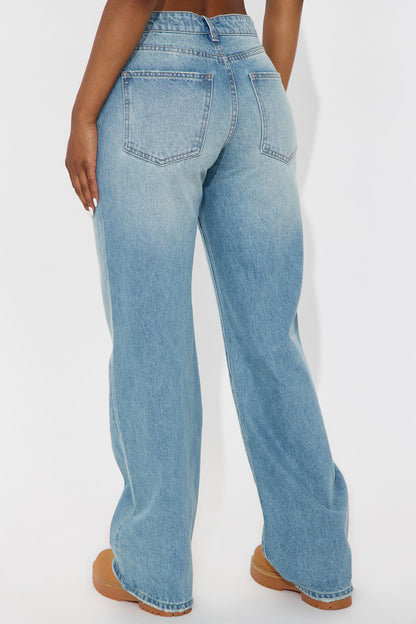 Minimal Muse Straight Leg Jeans - Light Wash
