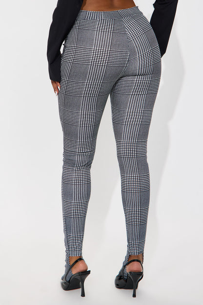 Clearly Focused On You Houndstooth Footed Legging - Black/White