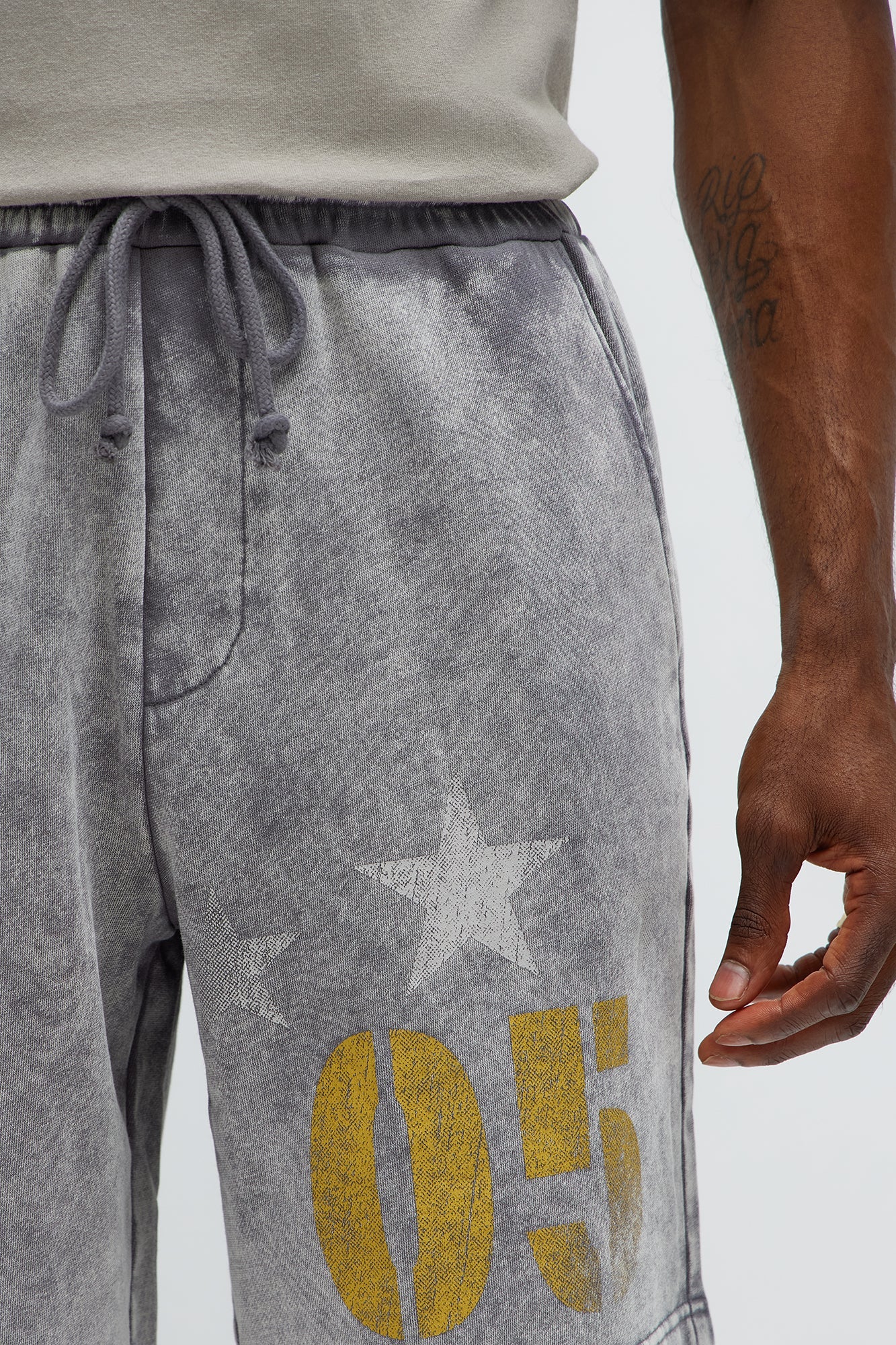 Build Character Baggy Sweatshort - Grey