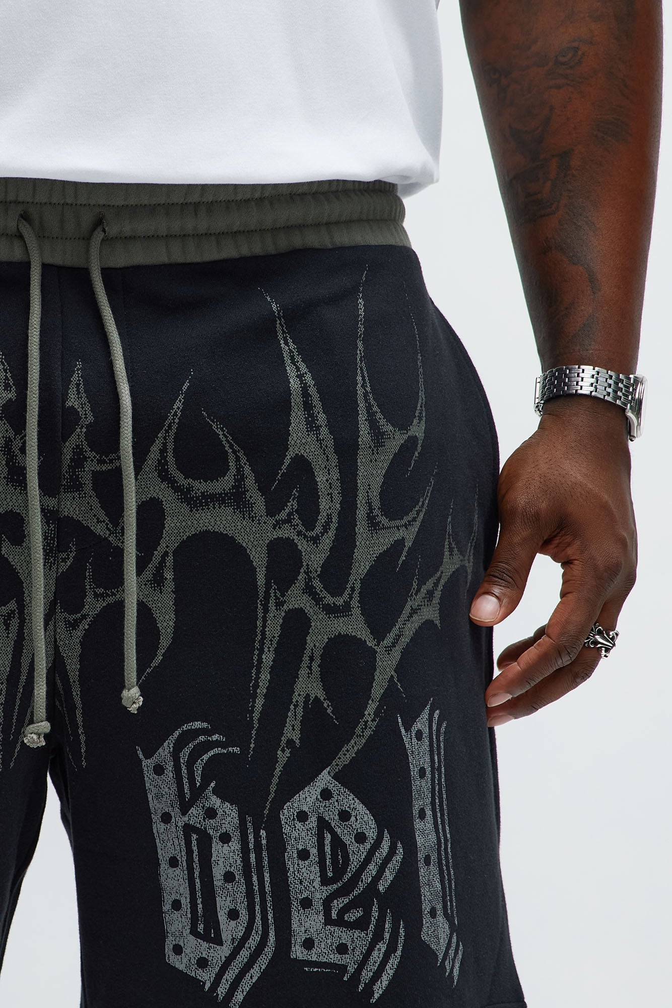 Rebel Truth Baggy Sweatshort - Black/combo