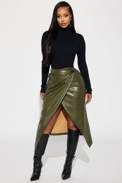 Brookside Turtleneck Sweater Top - Black