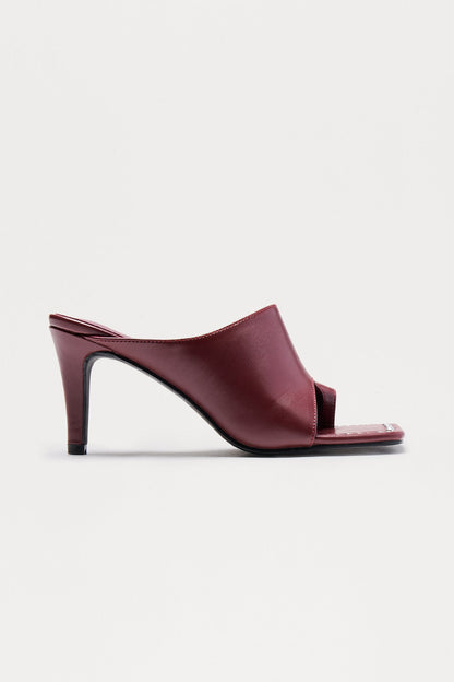 Brisa Studded Toe Ring Mules - Burgundy
